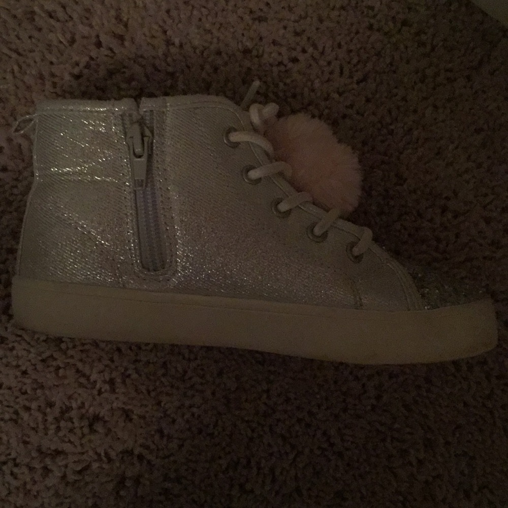 Shoes - Picture 2 of 4